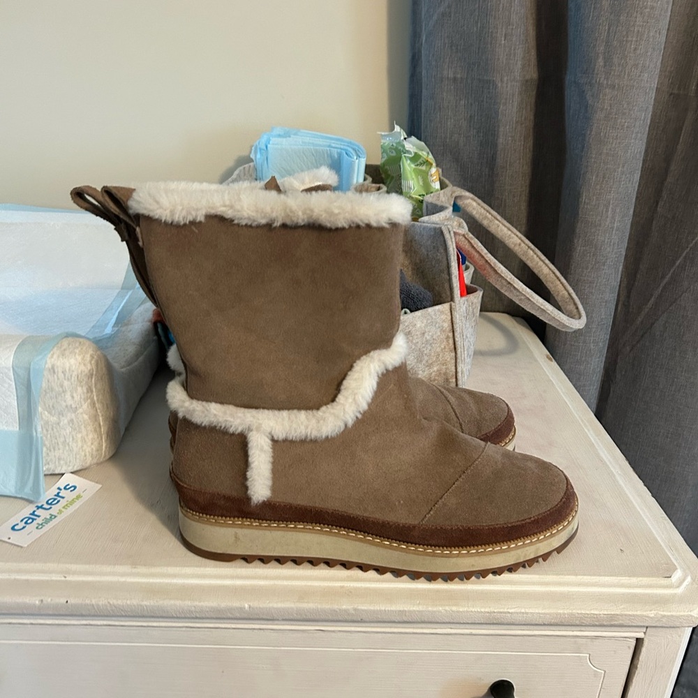 TOMS Fur lined Boots